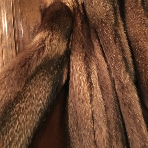 Luxurious Brown Fur Coat - Picture 6 of 8